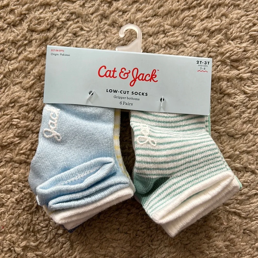 Cat & Jack 6pk Kids Low-cut socks gripper bottoms - 2T-3T (shoe 5-8)